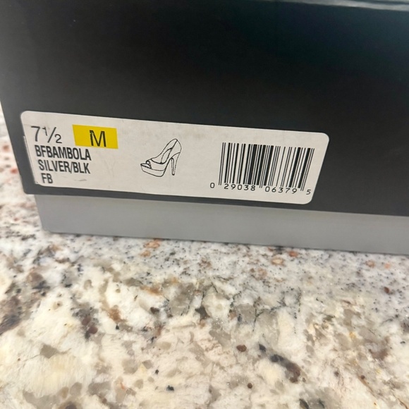 Brian Atwood Silver/Black Heels size 7 1/2 Practically new ..Worn once. - Picture 8 of 10